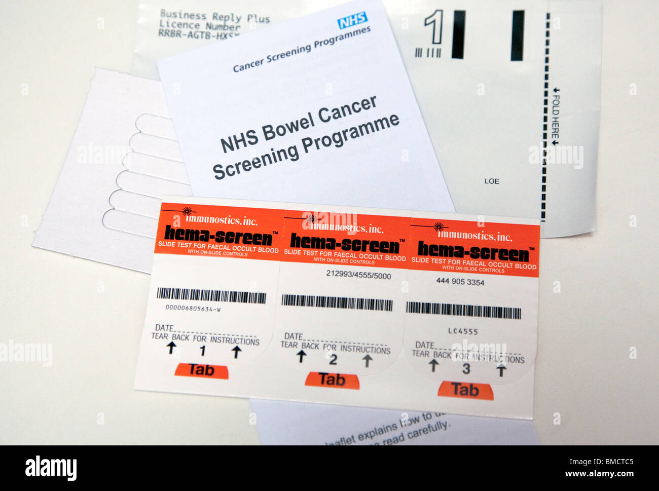 NHS tumore all'intestino home kit test, Londra Foto Stock