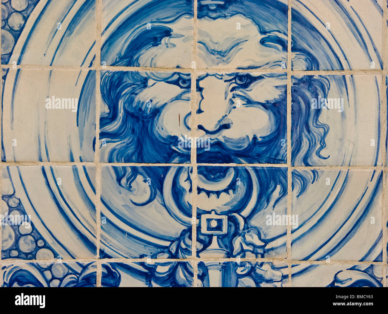 Testa leone piastrella ceramica azulejos foto Lisbona Portogallo Europa occidentale Foto Stock
