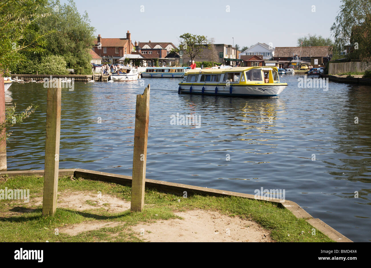 Barche su Norfolk Broads a Wroxham. Foto Stock