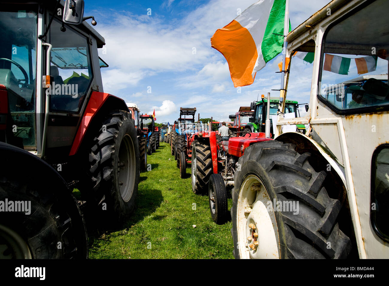 Vista sui trattori mostrano Co. Wicklow, Blessington Irlanda Foto Stock