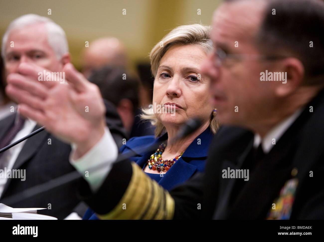 Il Segretario della Difesa Robert Gates, il Segretario di Stato Hillary Clinton e il Presidente Comune di capi di Stato Maggiore Michael Mullen. Foto Stock