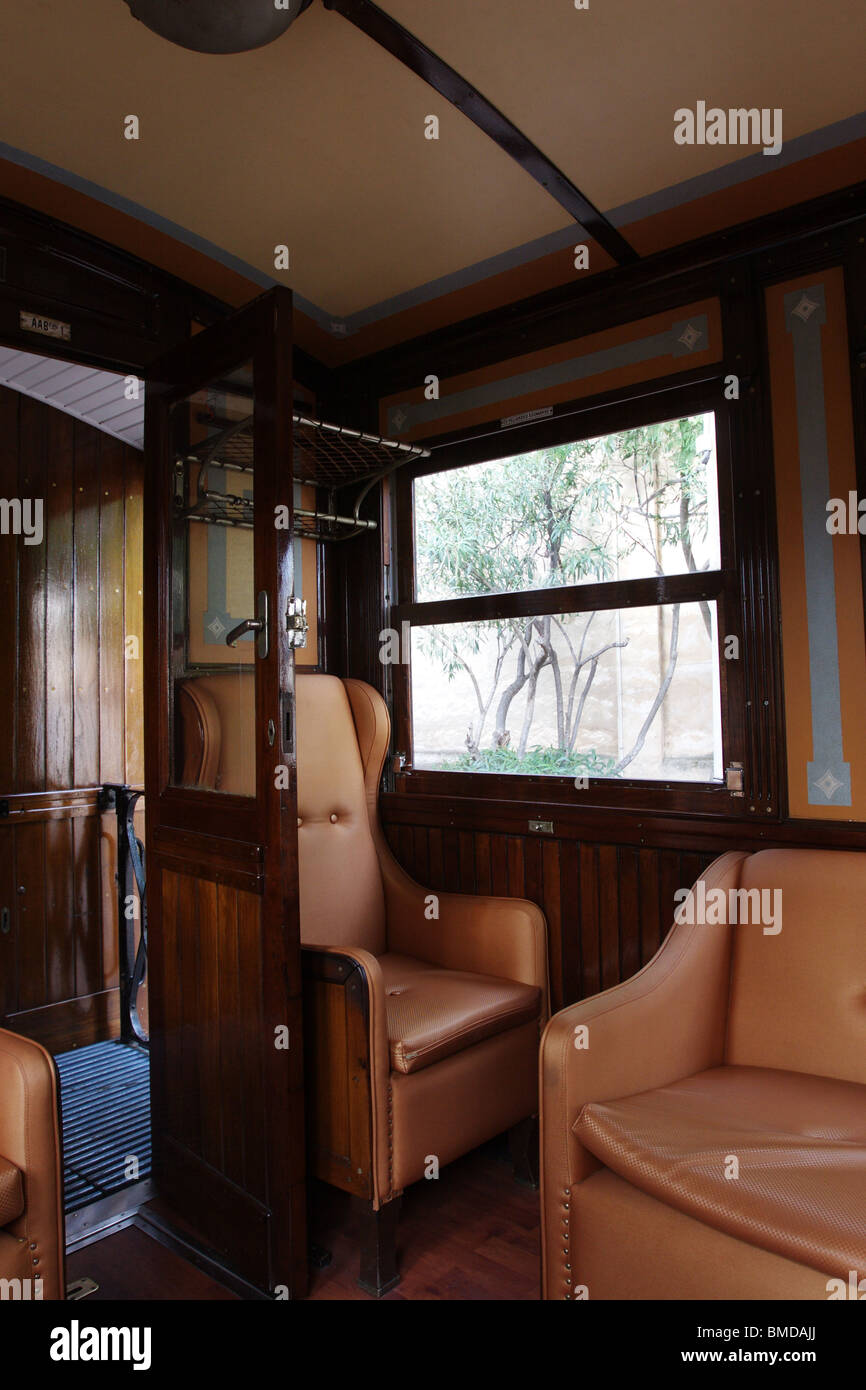 Scena all'interno di un affascinante vecchio treno in Maiorca Soller. Foto Stock