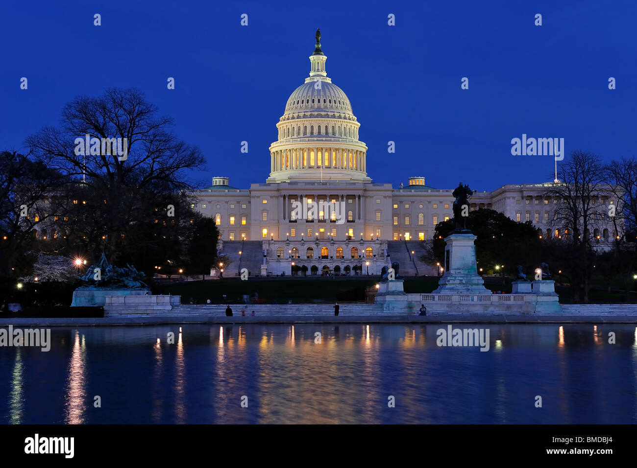 Noi Capitol e riflettendo la piscina al tramonto, Washington DC Foto Stock