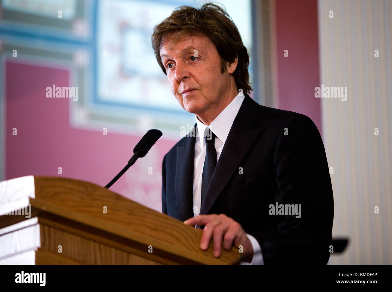 Paul McCartney ha domande nel corso di una conferenza stampa. Foto Stock