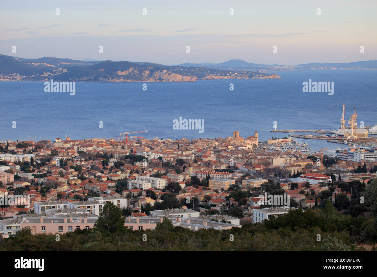 Panoramica della città costiera di La Ciotat vicino a Marsiglia Foto Stock