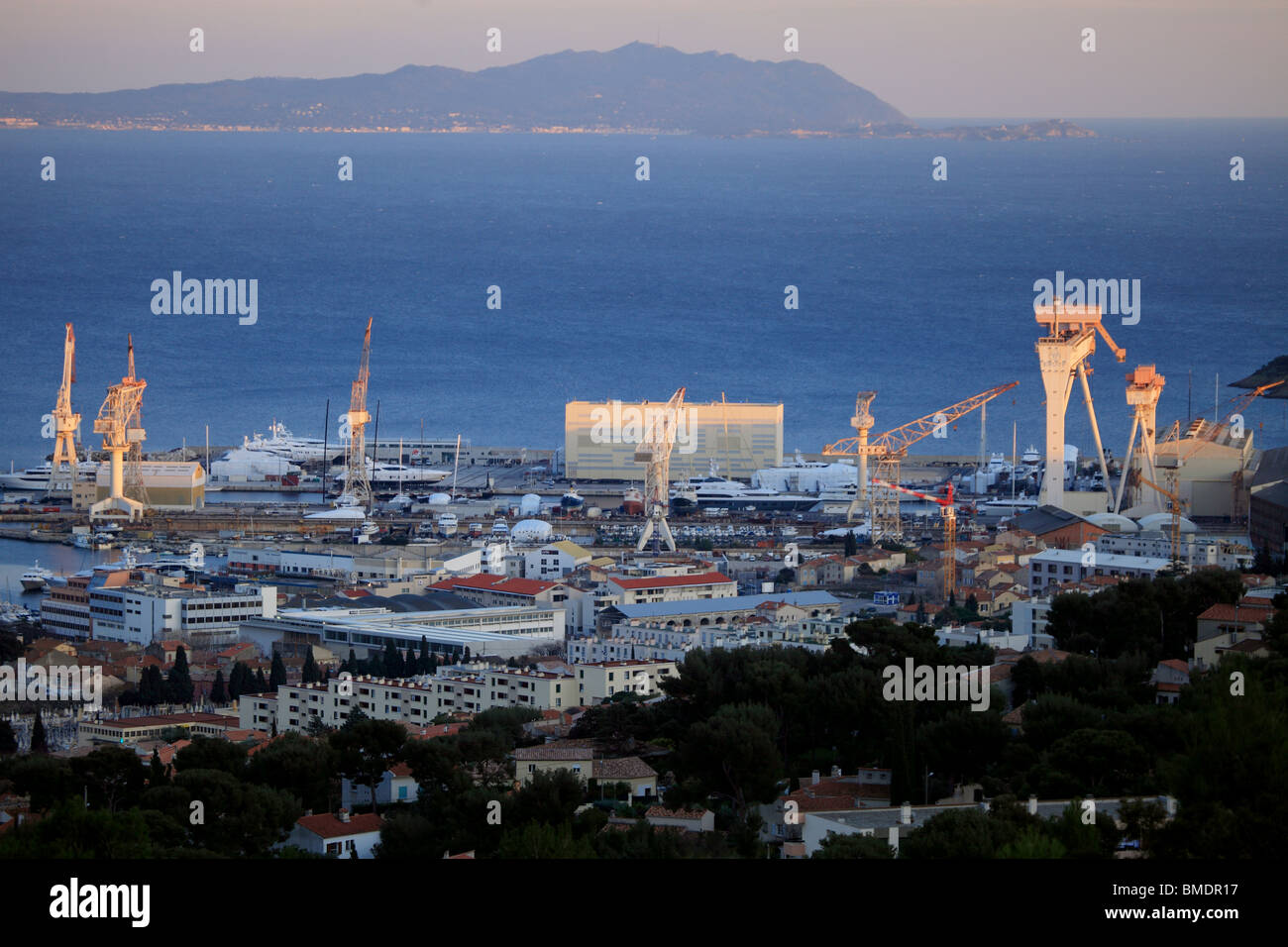 Panoramica della Naval la costruzione industriale porto di La Ciotat Foto Stock