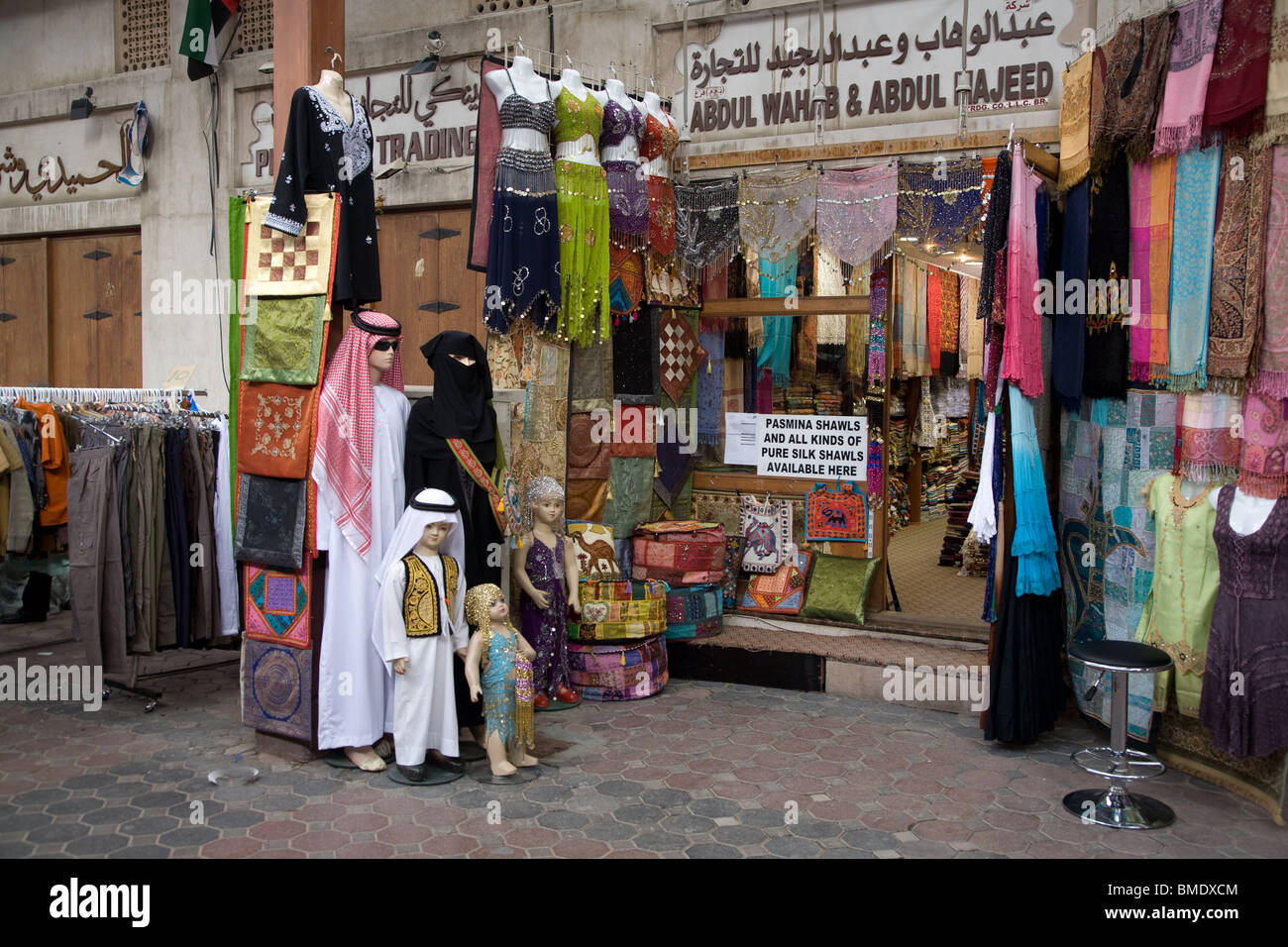 Il souk di Dubai Bur Dubai streetscene shopping al dettaglio Foto Stock