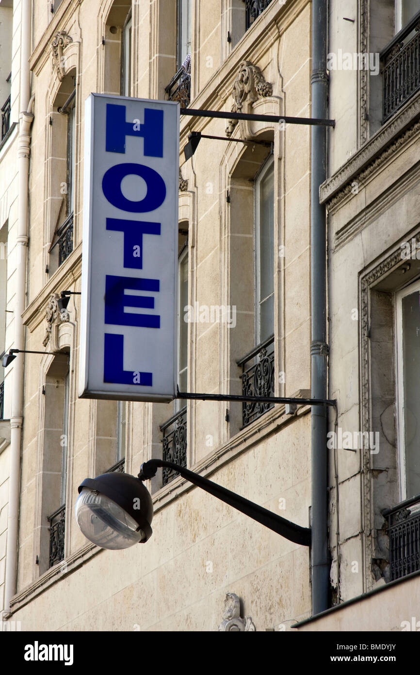 Piccolo e vecchio edificio Hotel in Parigi Francia Foto Stock