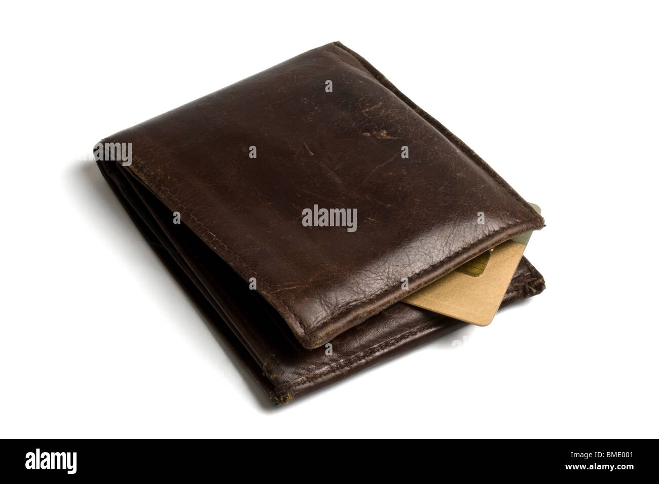 Portafoglio marrone con carta di credito isolati su sfondo bianco Foto Stock