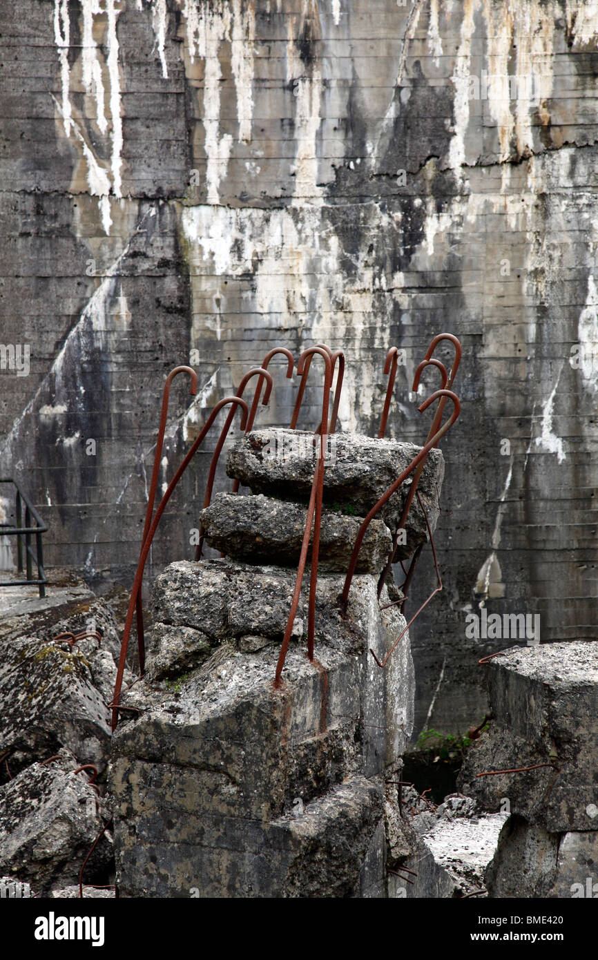 Danni della bomba al missile nazista bunker e complessi V1 e V2 trampolino di lancio di missili a Eperlecques Foto Stock Danni della bomba al missile nazista bunker e complessi V1 e V2 trampolino di lancio di missili a Eperlecques Foto Stock