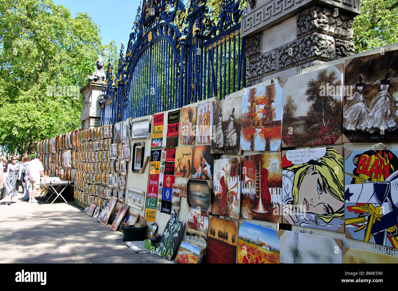 Arte visualizza al di fuori del parco verde, City of Westminster, Greater London, England, Regno Unito Foto Stock