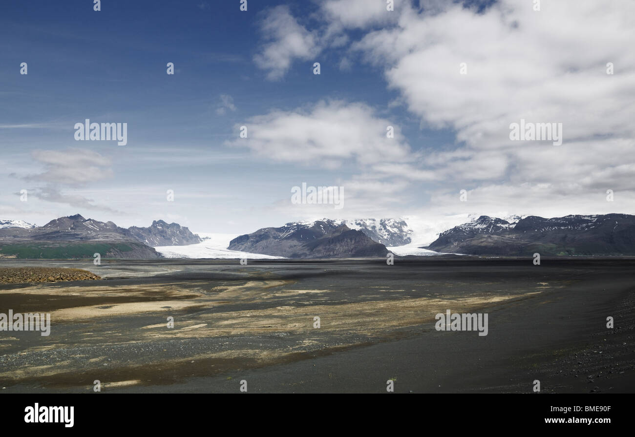 Paesaggio con ghiacciaio in distanza Foto Stock