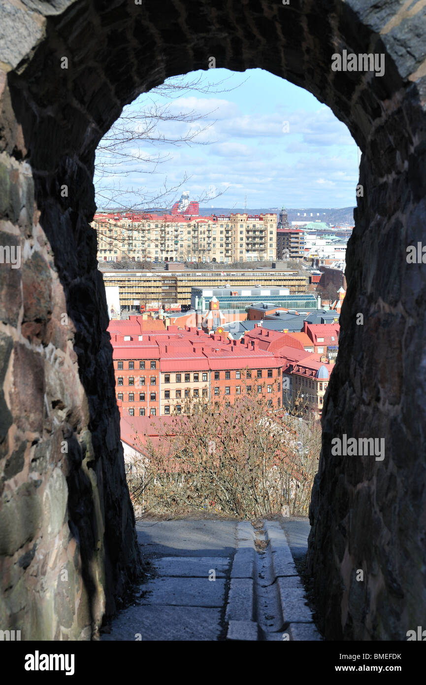 La Scandinavia, Svezia, Goteborg, vista del paesaggio urbano attraverso arch, vista in elevazione Foto Stock