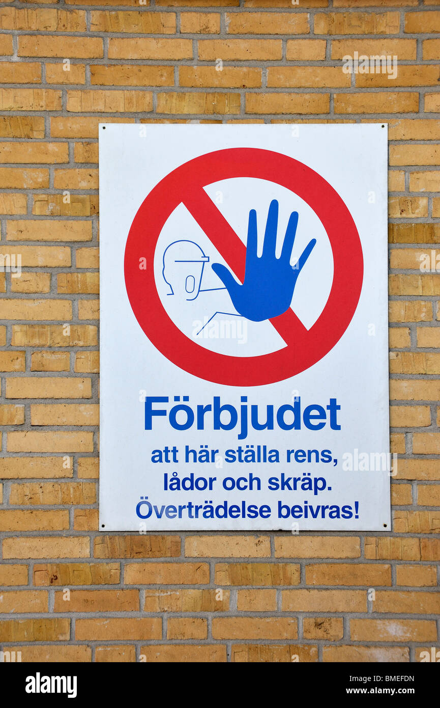 La Scandinavia, Svezia, Goteborg, vista del segnale di divieto di accesso su un muro di mattoni, close-up Foto Stock