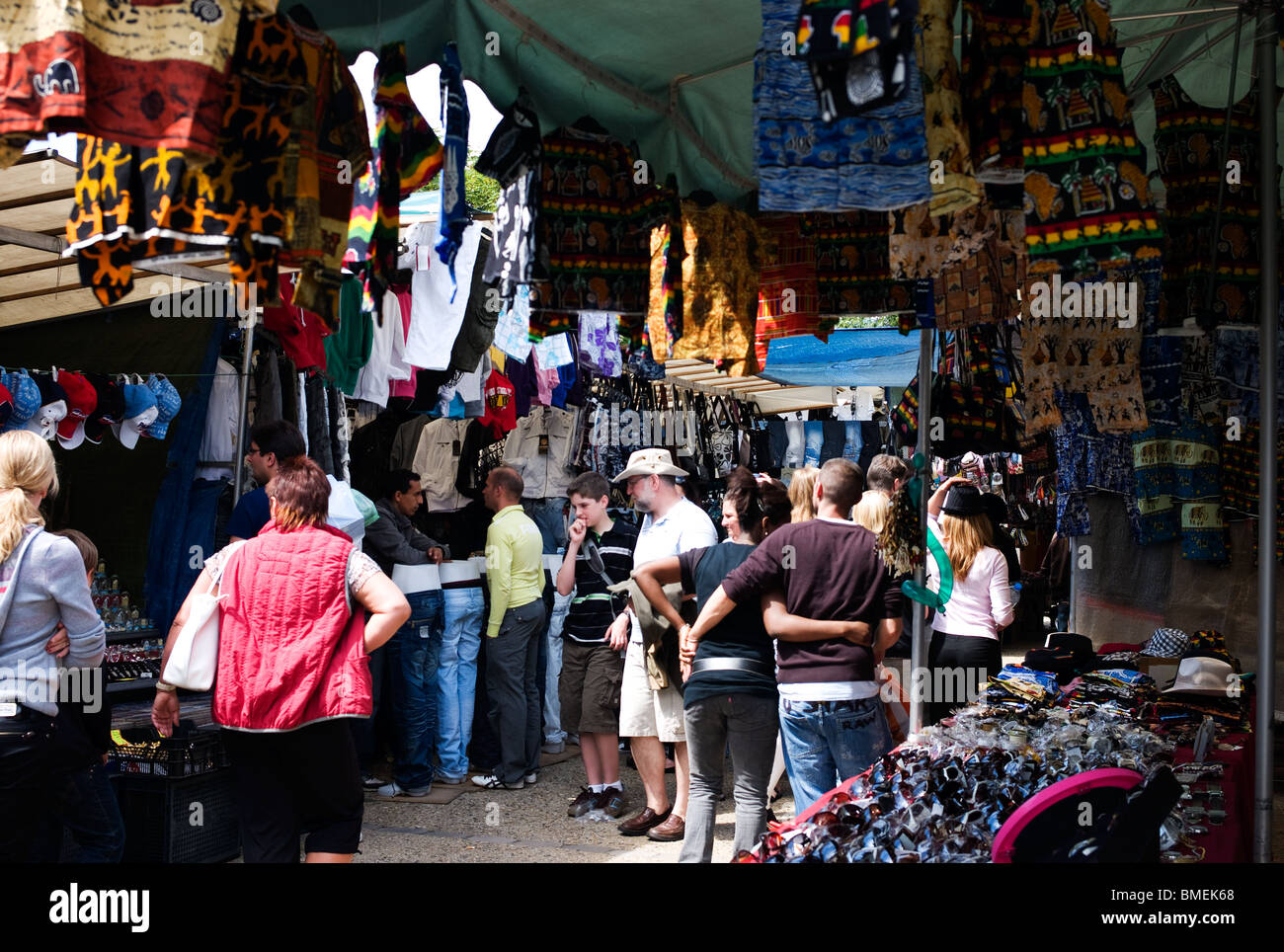 Mercato delle pulci, Porte de Saint Ouen, Parigi, Francia Foto Stock