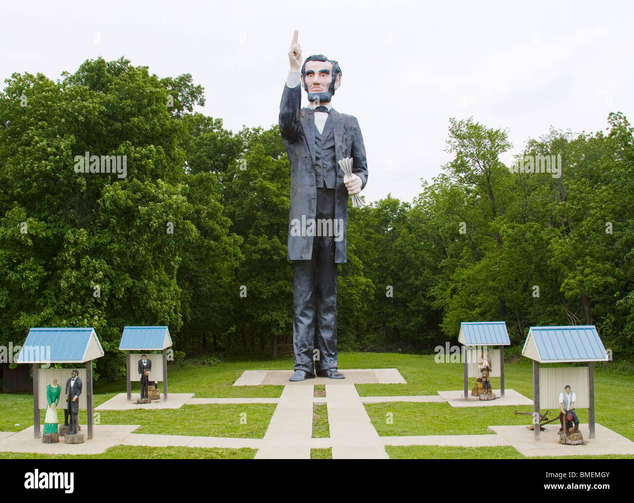 Mondi più grande statua di Lincoln è 72 piedi di altezza in Ashmore Illinois Foto Stock