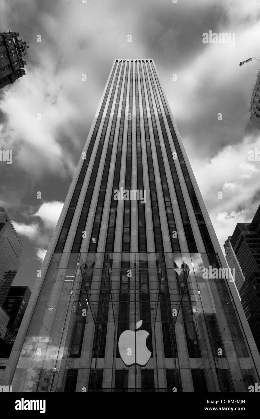 Apple Store sulla Quinta Avenue in New York City, NY, STATI UNITI D'AMERICA. Foto Stock