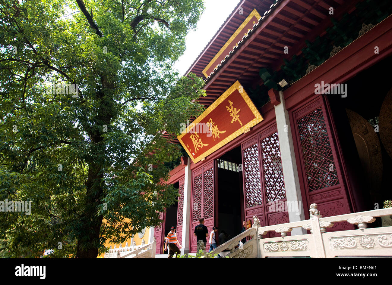 Huayan Hall, il Tempio Lingyin, Hangzhou, nella provincia di Zhejiang, Cina Foto Stock