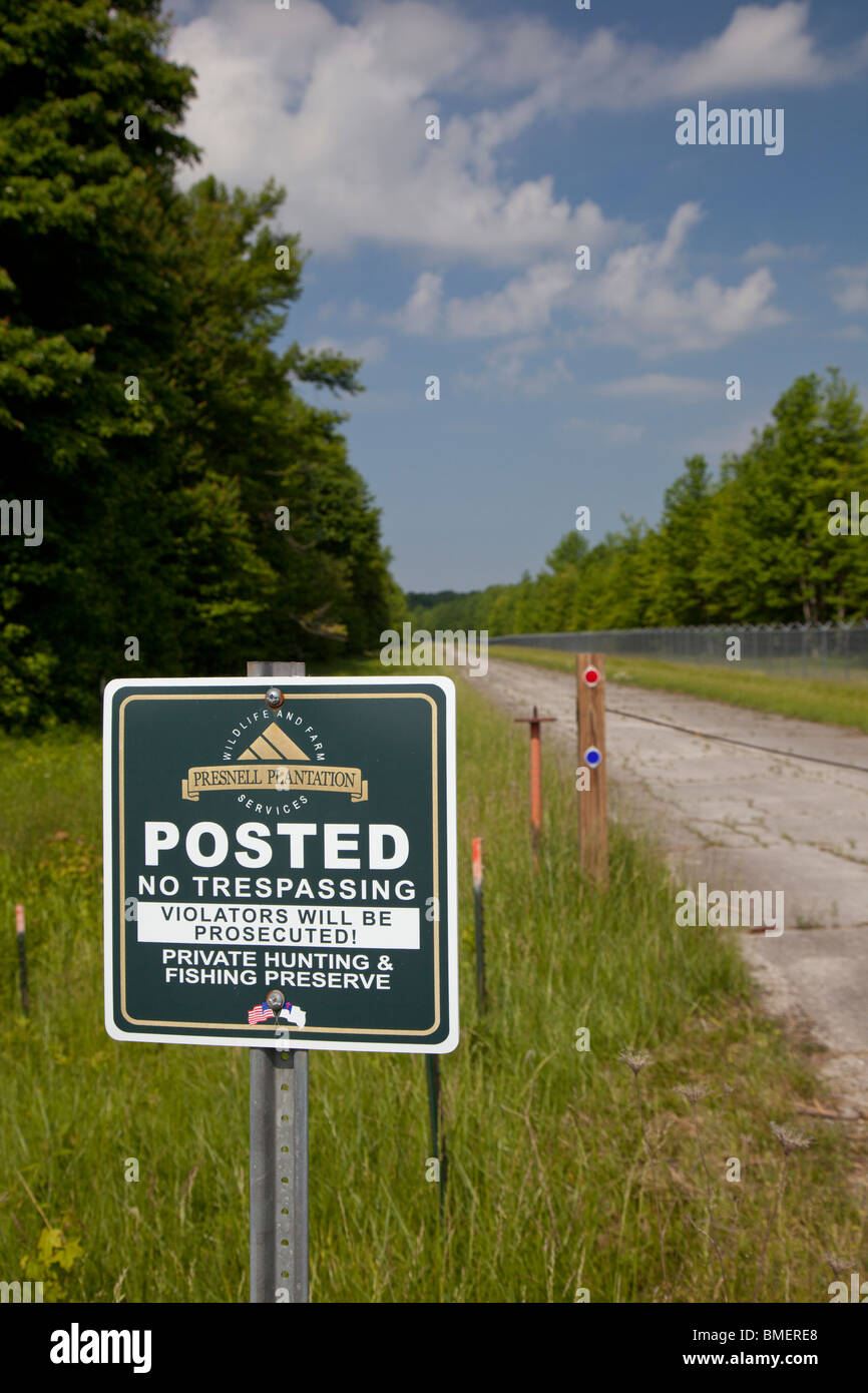Belleview, Indiana - un segno proibisce l'entrata di Presnell Plantation, una caccia e pesca privati preservare. Foto Stock