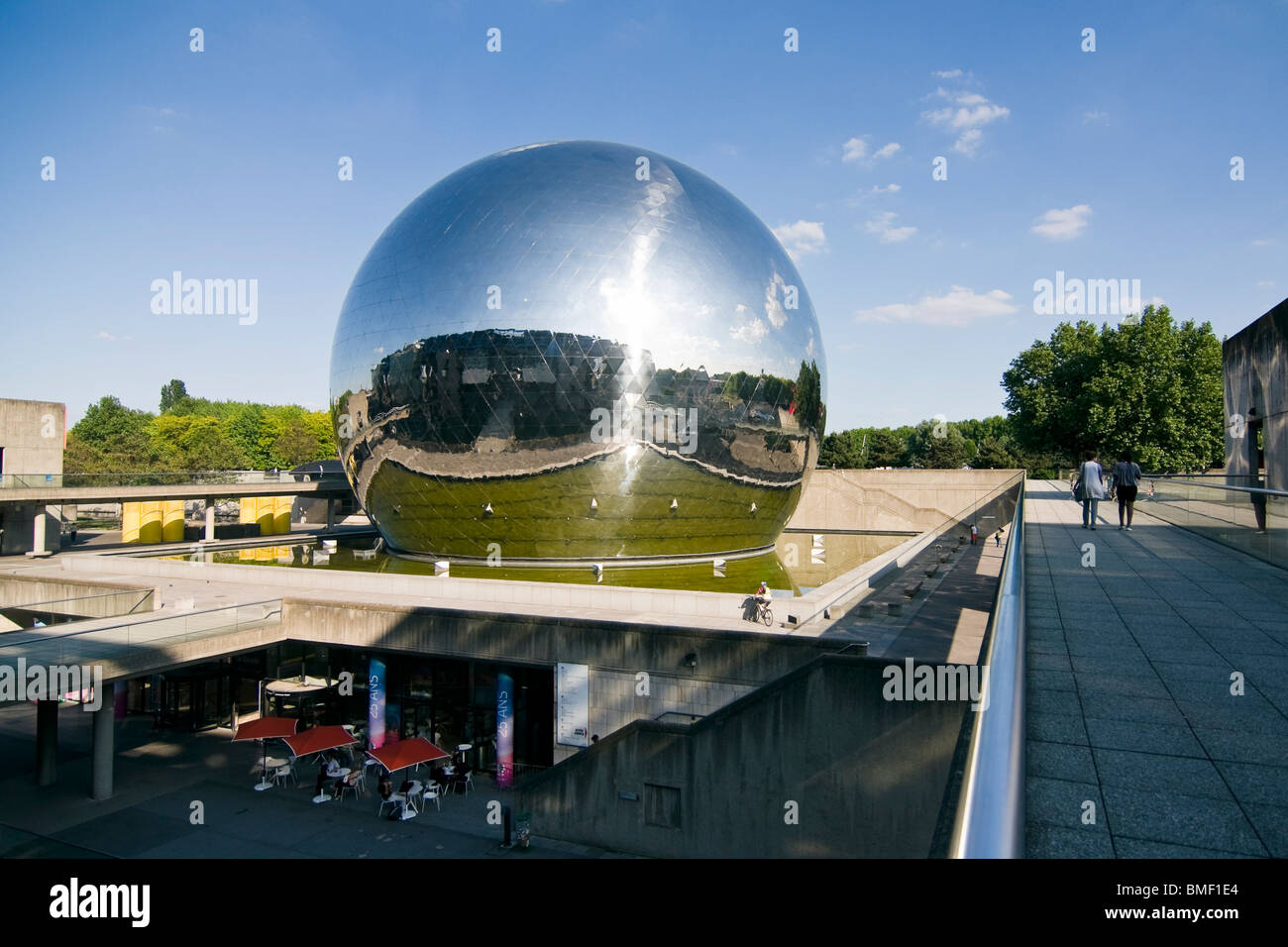 La Géode alla Cité des Sciences et de l'Industrie, Parigi, Francia Foto Stock