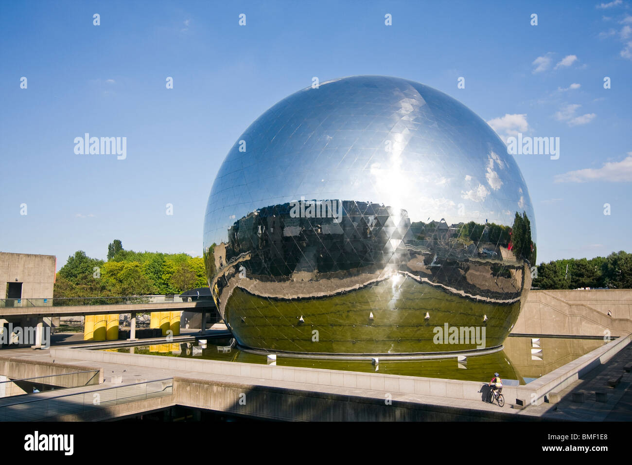 La Géode alla Cité des Sciences et de l'Industrie, Parigi, Francia Foto Stock