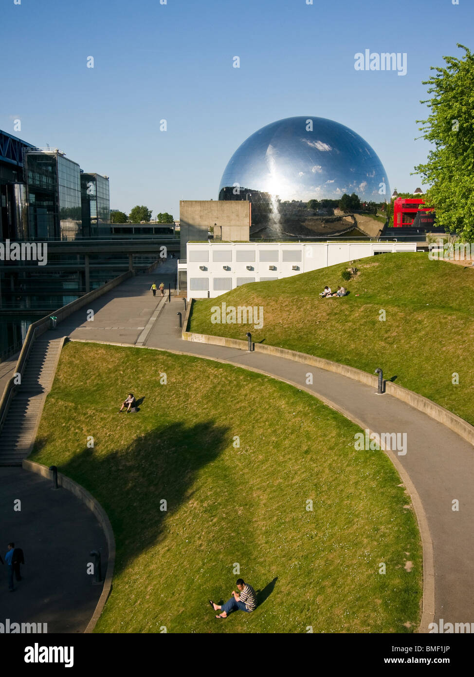 La Géode alla Cité des Sciences et de l'Industrie, Parigi, Francia Foto Stock