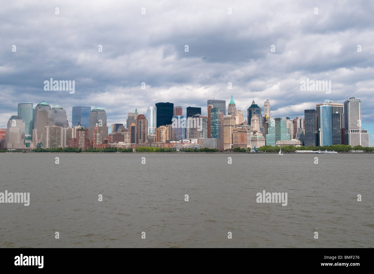 Sullo skyline di New York con il fiume Hudson, New York, Stati Uniti d'America. Foto Stock