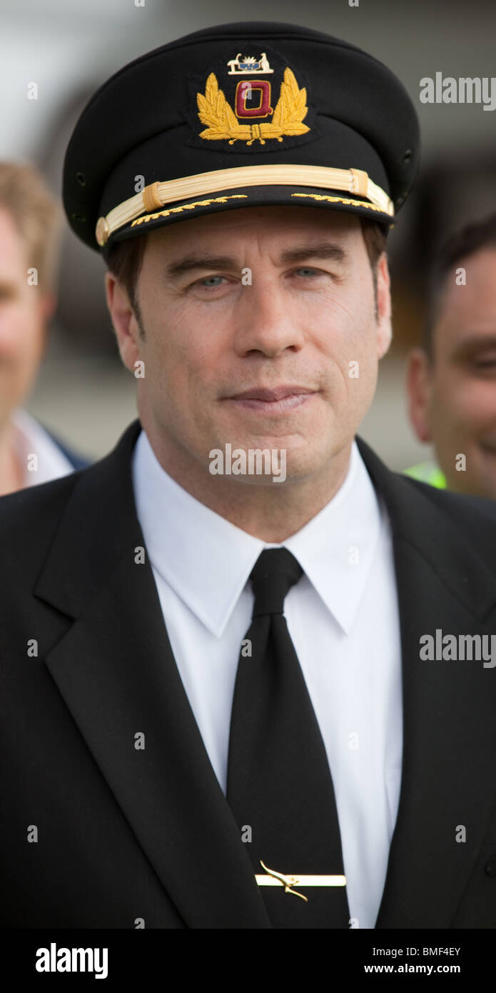John Travolta indossa l'uniforme del pilota Qantas, Melbourne Airport, 2010. Foto Stock