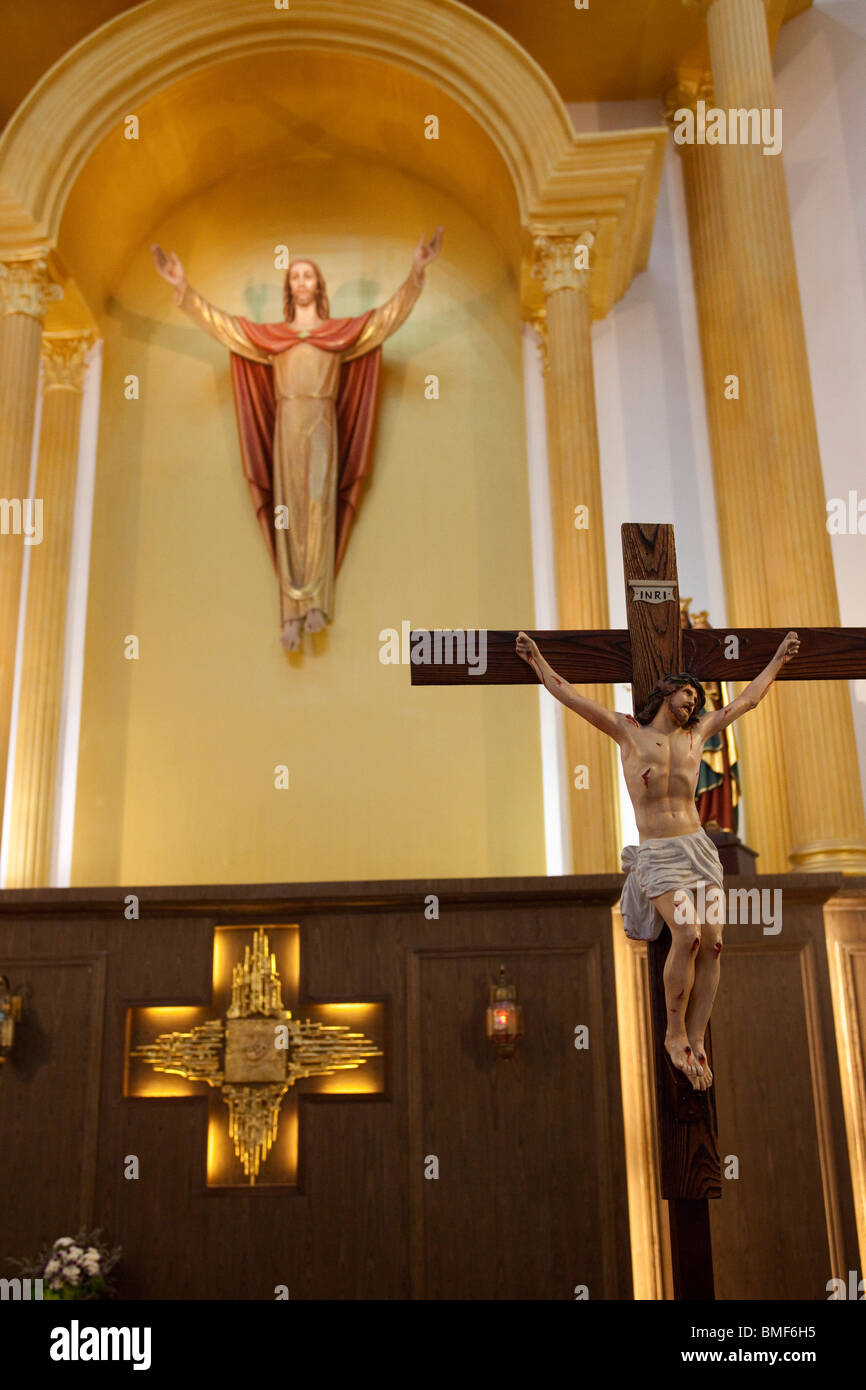 Altare della chiesa di San Pietro, Shanghai, Cina Foto Stock