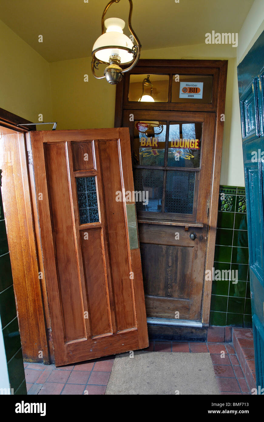 Porte a Crooked House pub in Himley, Gornal legno, West Midlands Foto Stock