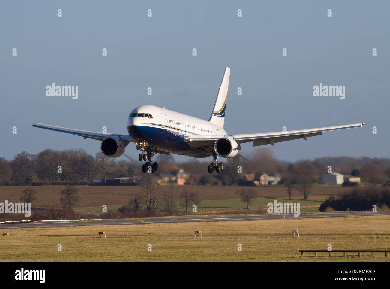 Boeing 767-200 in atterraggio a Londra Luton Foto Stock