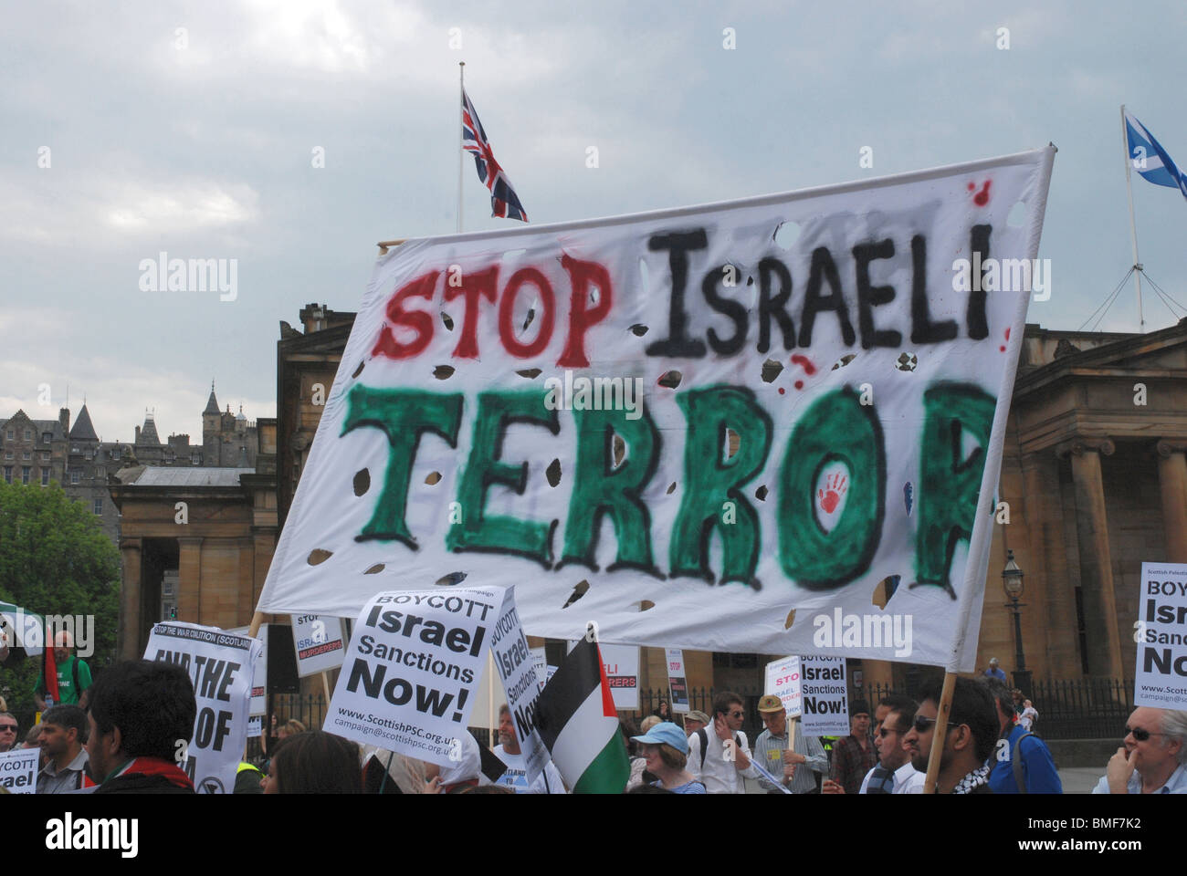 Anti proteste israeliano di Edimburgo dopo l attentato a un aiuto flottiglia tentando di raggiungere la striscia di Gaza. Foto Stock