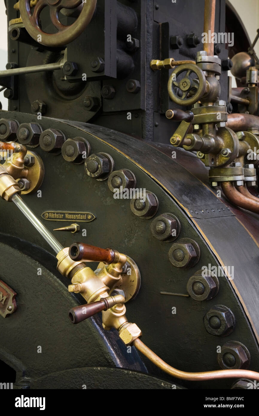 Xix e agli inizi del XX secolo del vapore e macchine diesel, tripla espansione motore marino 1883, Deutsches Museum di Monaco di Baviera, Germania Foto Stock