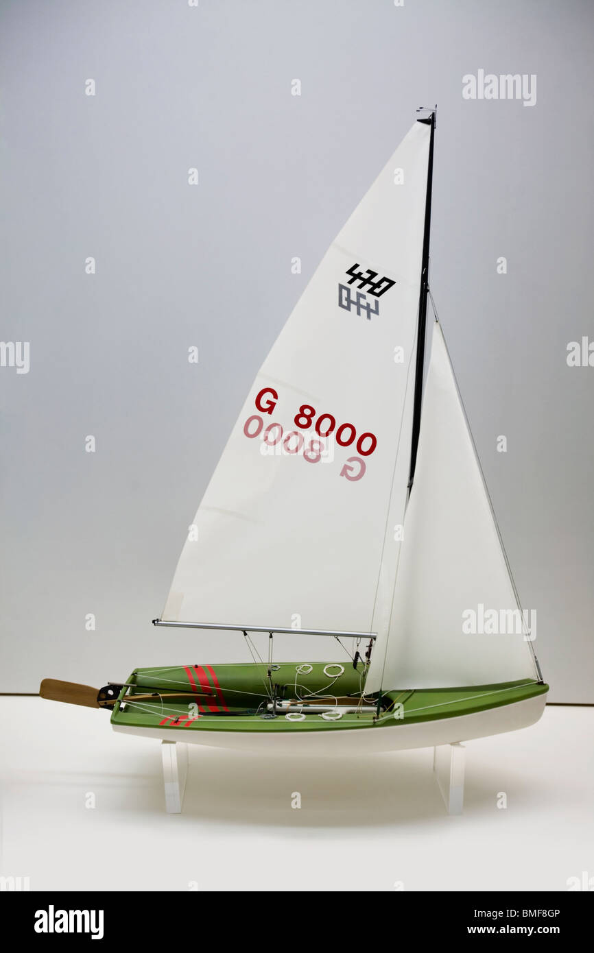 Modello in scala di un insudiciamento racing in barca a vela Foto Stock
