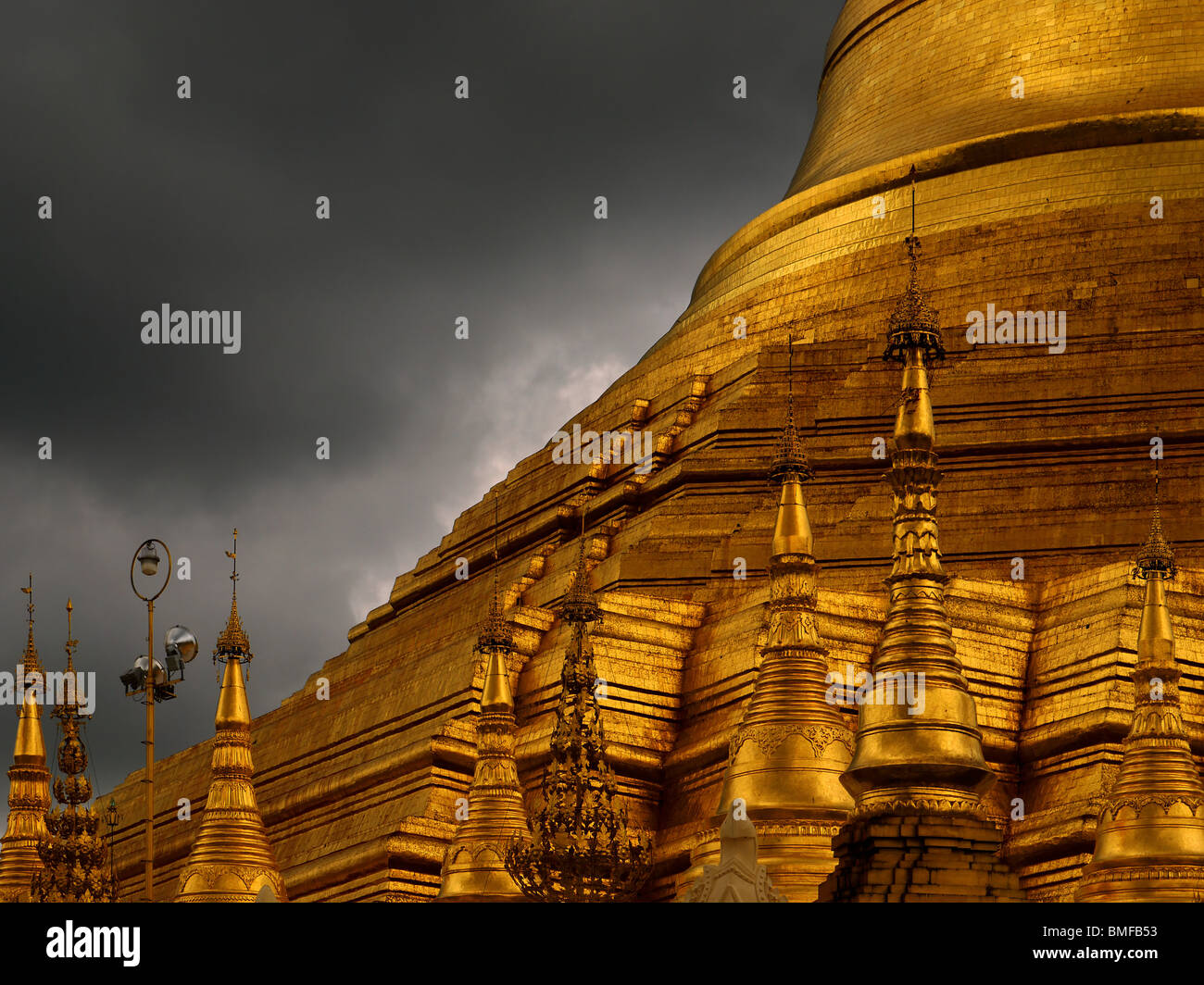 Famoso Shwedagon pagoda in Yangon, Myanmar Foto Stock