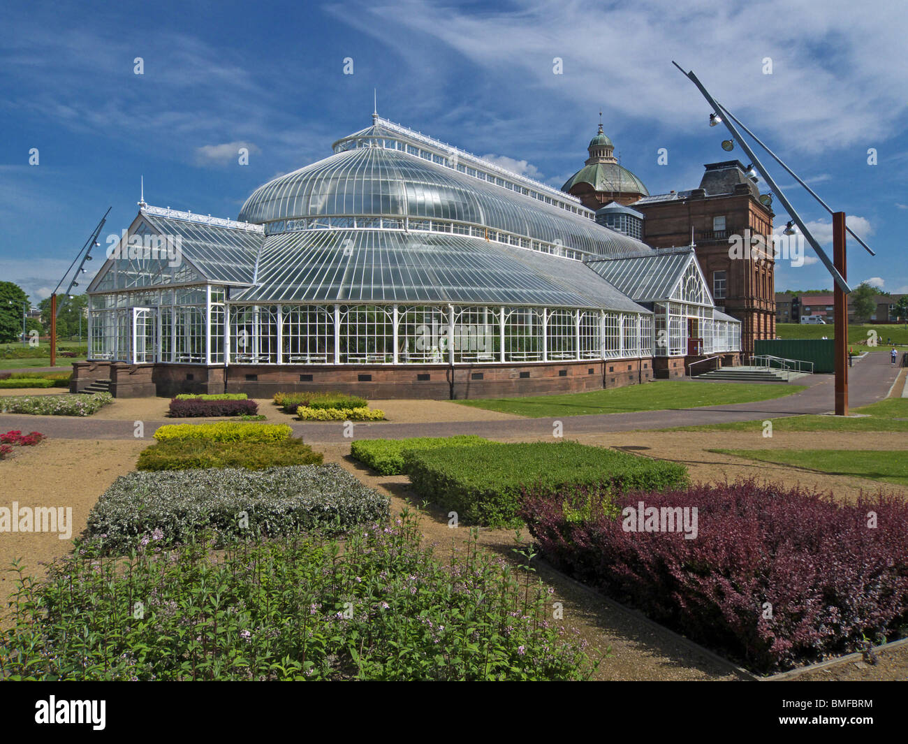 Palazzo del Popolo e giardini invernali in Glasgow Green park Glasgow Scozia Scotland Foto Stock