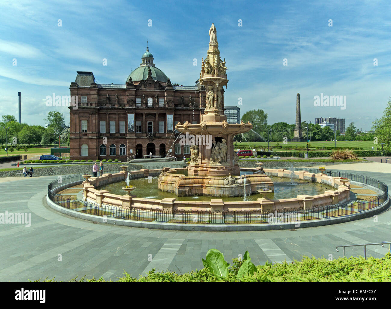 Il Doulton Fontana in Glasgow Green park in east end di Glasgow dal fiume Clyde Foto Stock