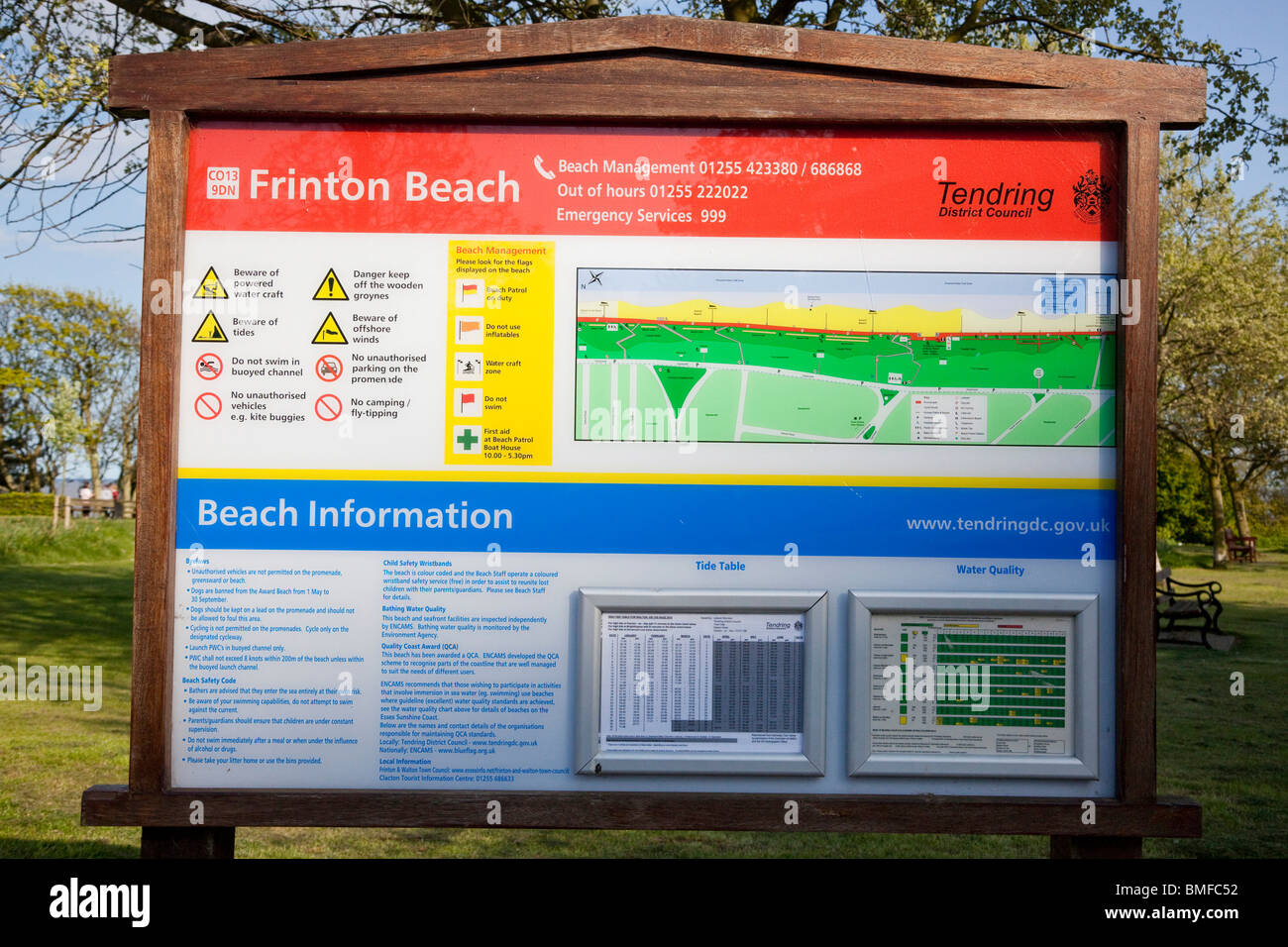 Frinton on Sea informazioni di sicurezza segno per turisti, Essex, Regno Unito Foto Stock