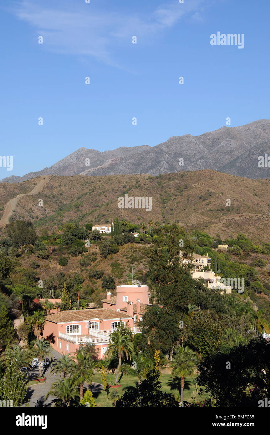 Ville in campagna, El Madronal, vicino a Marbella, Costa del Sol, provincia di Malaga, Andalusia. Foto Stock