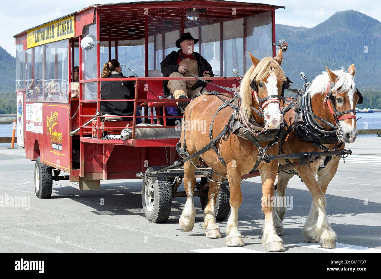 Tour della città a cavallo e carrello - Ketchikan, Alaska. Foto Stock