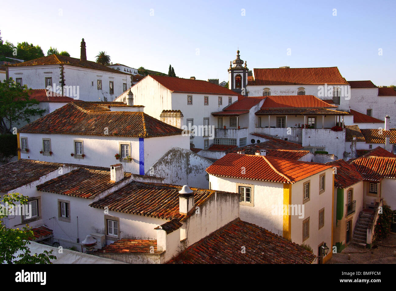 Vista del bellissimo borgo medievale di Obidos nel centro del Portogallo Foto Stock