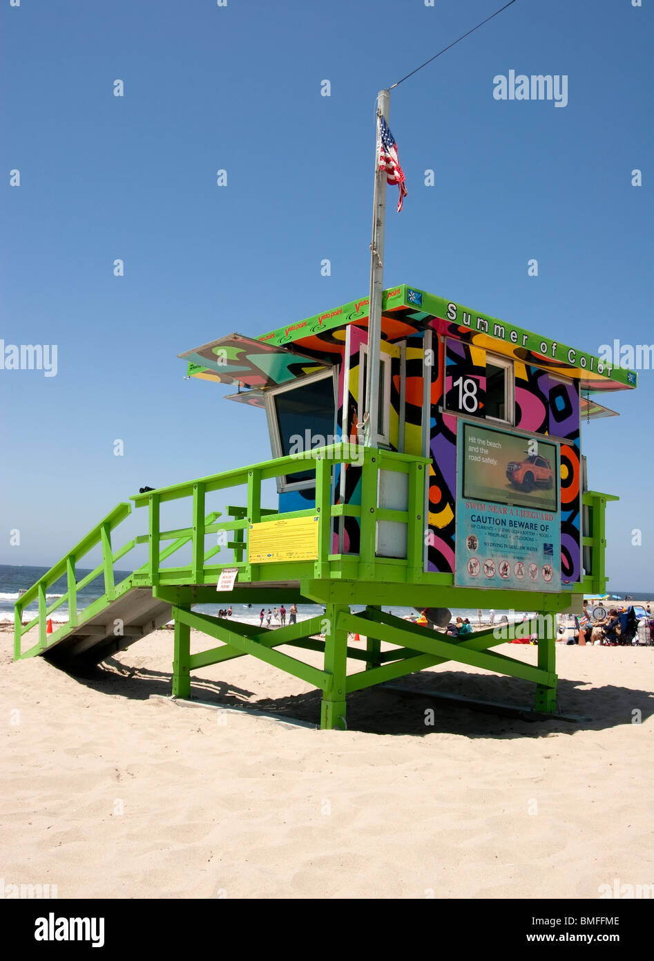 Bagnino colorati torre su una spiaggia della California Foto Stock