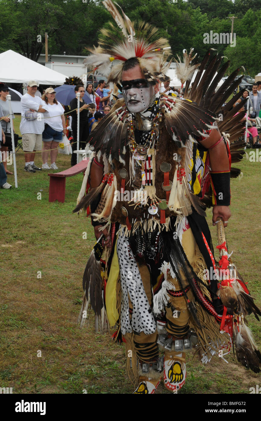 Un Cherokee danze indiane presso l'American Indian Pow guai e festival indiano in Waldorf, Maryland Foto Stock