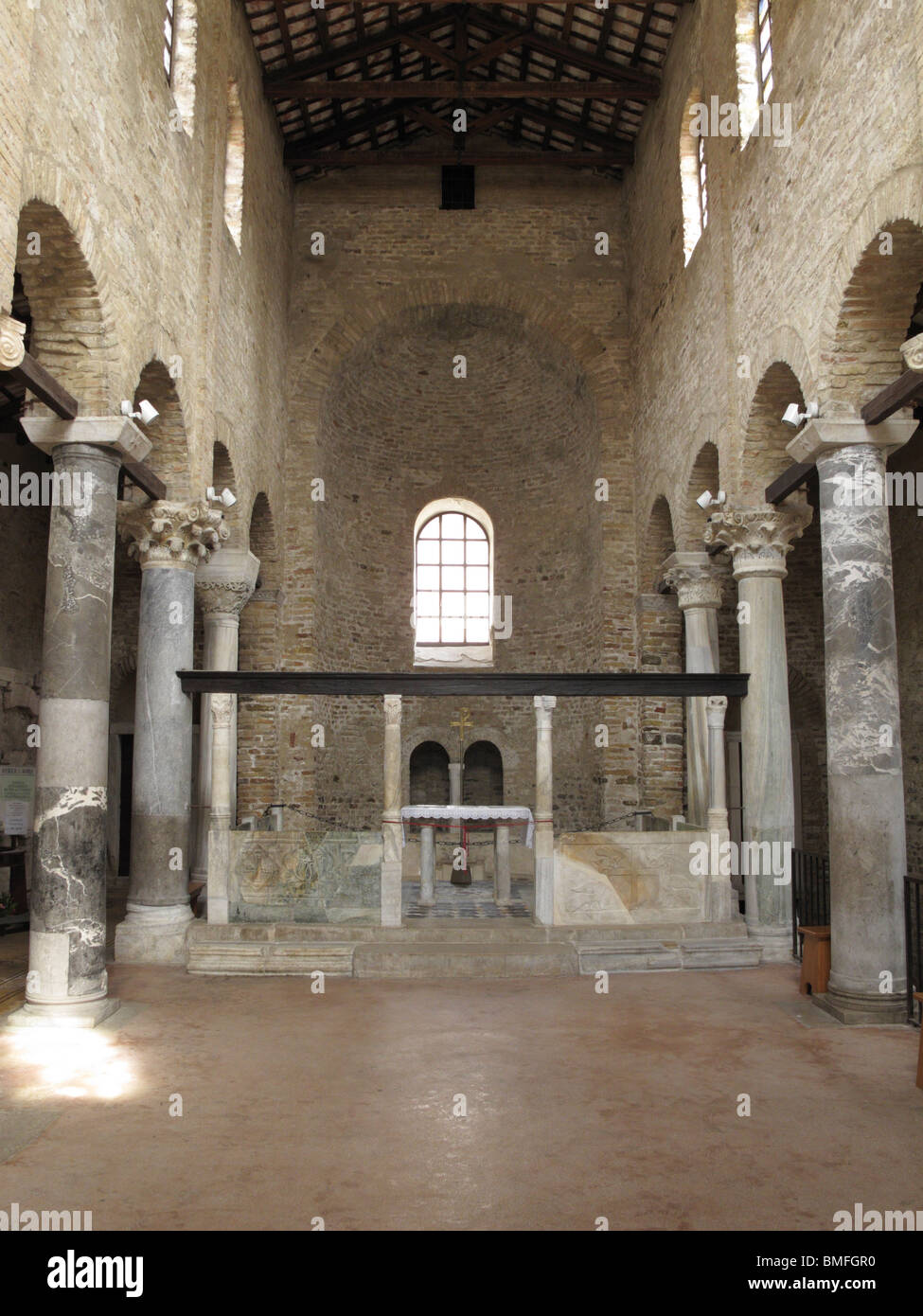 Interno della basilica di Santa Maria delle Grazie, Grado Foto Stock