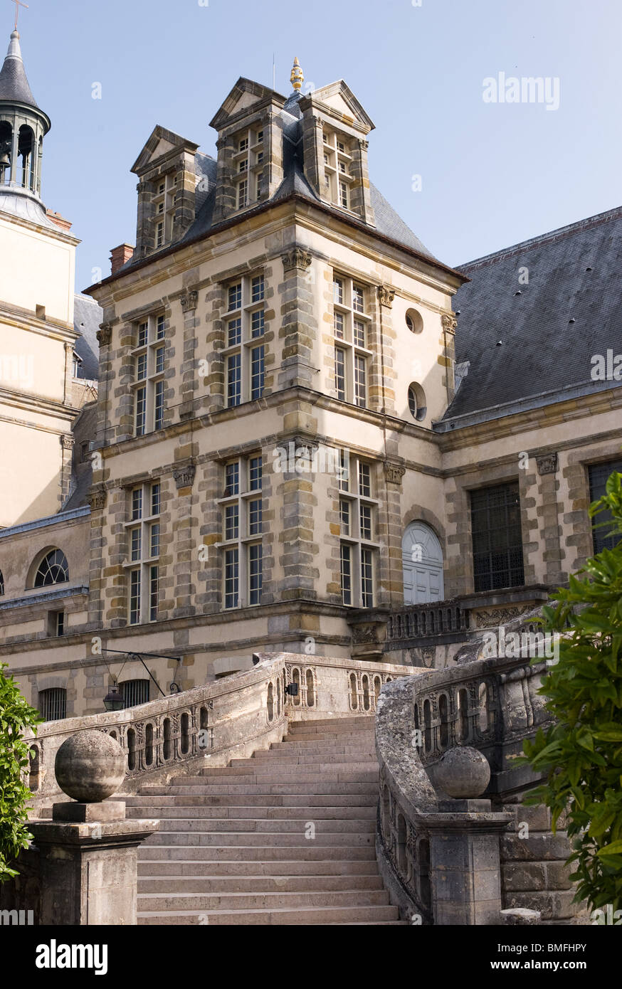 Il castello di Fontainebleau (16C) & Courtyard scalinata, Francia Foto Stock