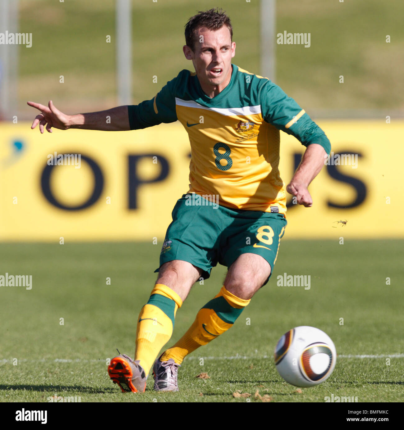 Luke Wilkshire dell Australia controlla il pallone durante un amichevole internazionale contro gli Stati Uniti in vista del Mondiale 2010. Foto Stock