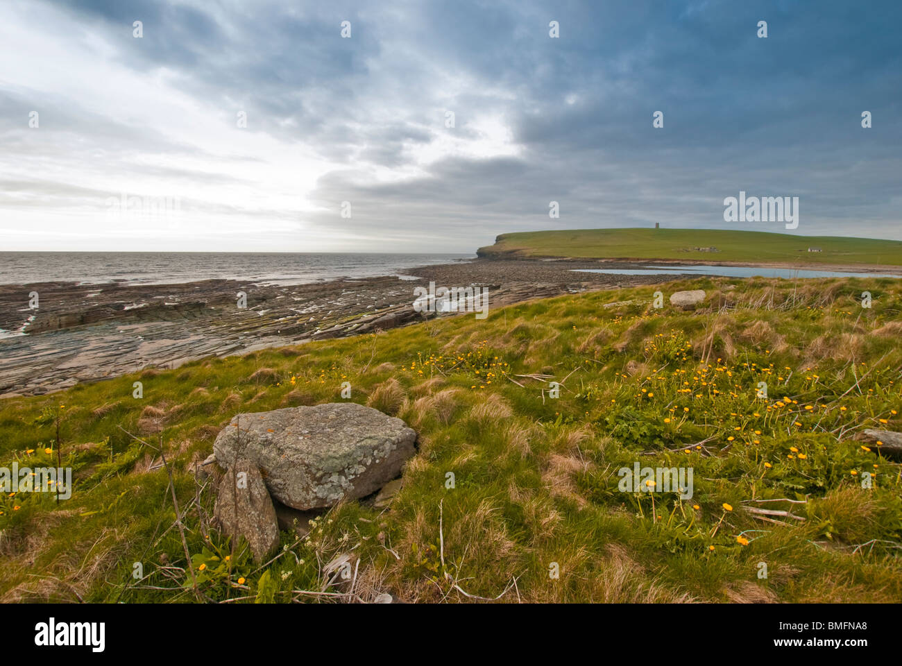 Marwick Bay con Marwick in testa la distanza, Orkney, Scozia. Foto Stock