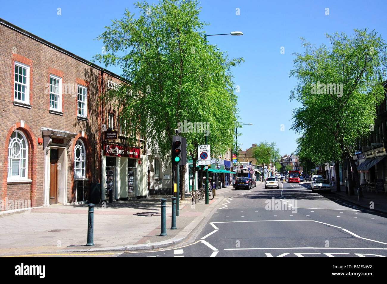 High Street, Teddington, London Borough of Richmond upon Thames, Greater London, England, Regno Unito Foto Stock