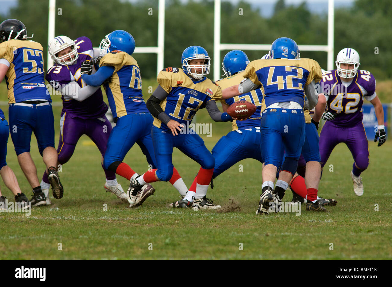 Manchester titans squadra di football americano in azione contro la rivoluzione shropshire Foto Stock