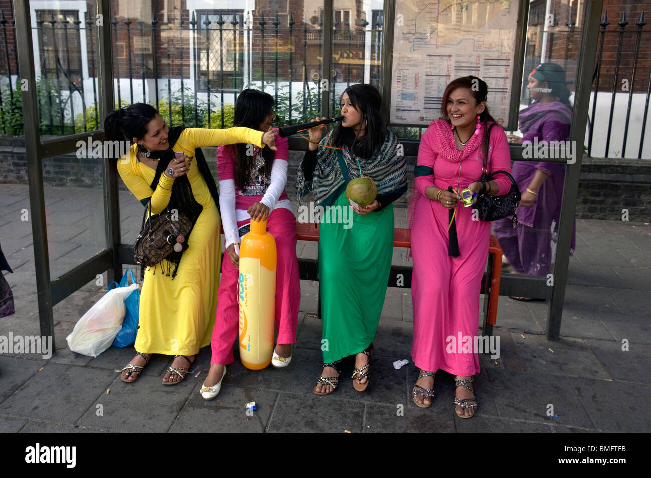 Asian Girls nella zona est di Londra Foto Stock
